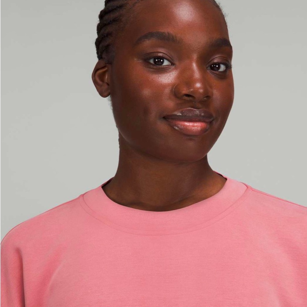 Lululemon Perfectly Oversized Cropped Crew *Softstreme
Brier Rose size 6 - Picture 2 of 9